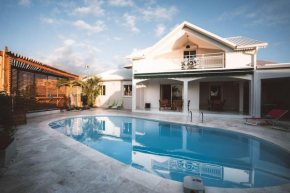 Malaury, splendide villa avec piscine chauffée, Carosse